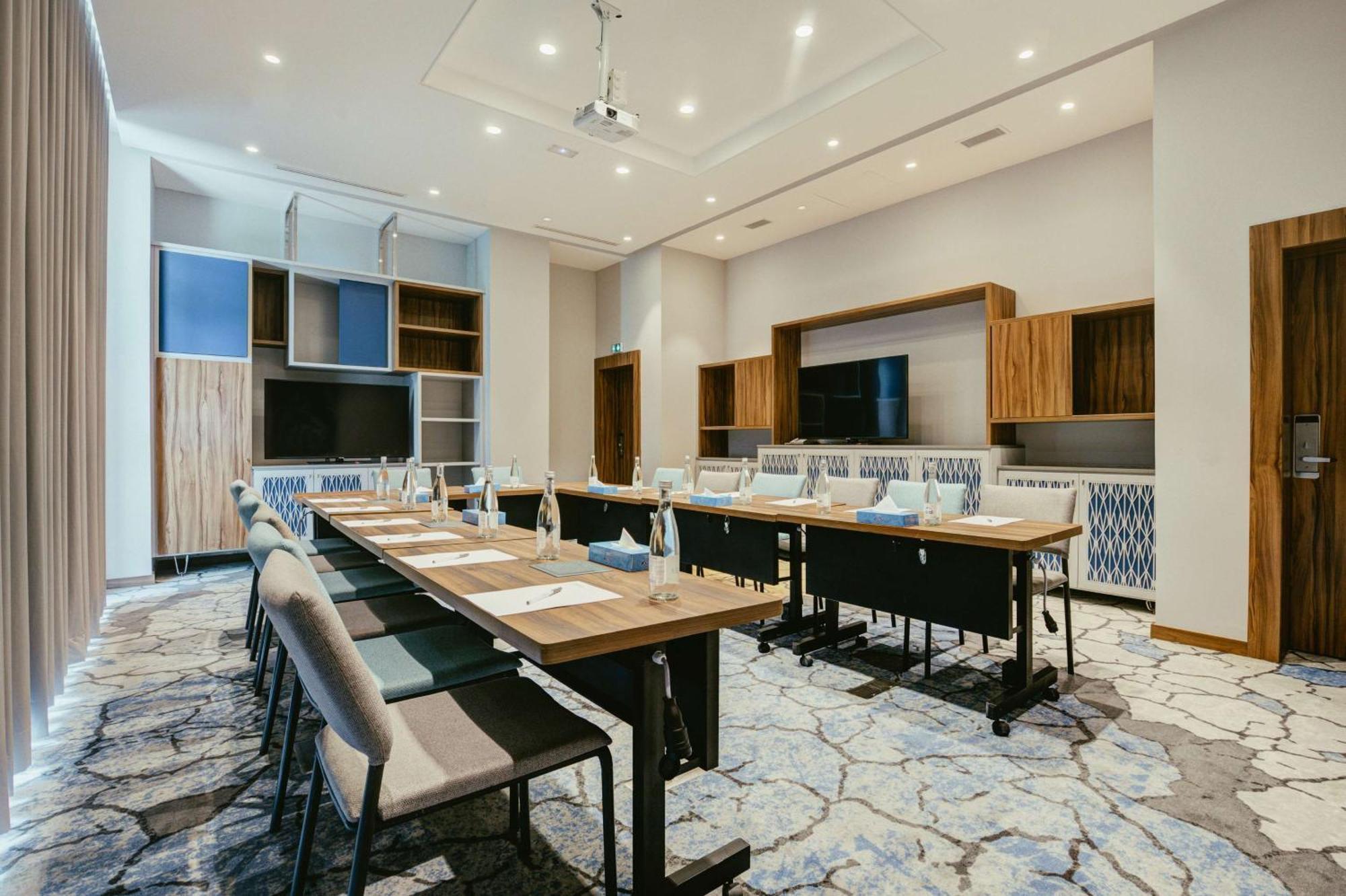 Hilton Garden Sud Hotel 4*
